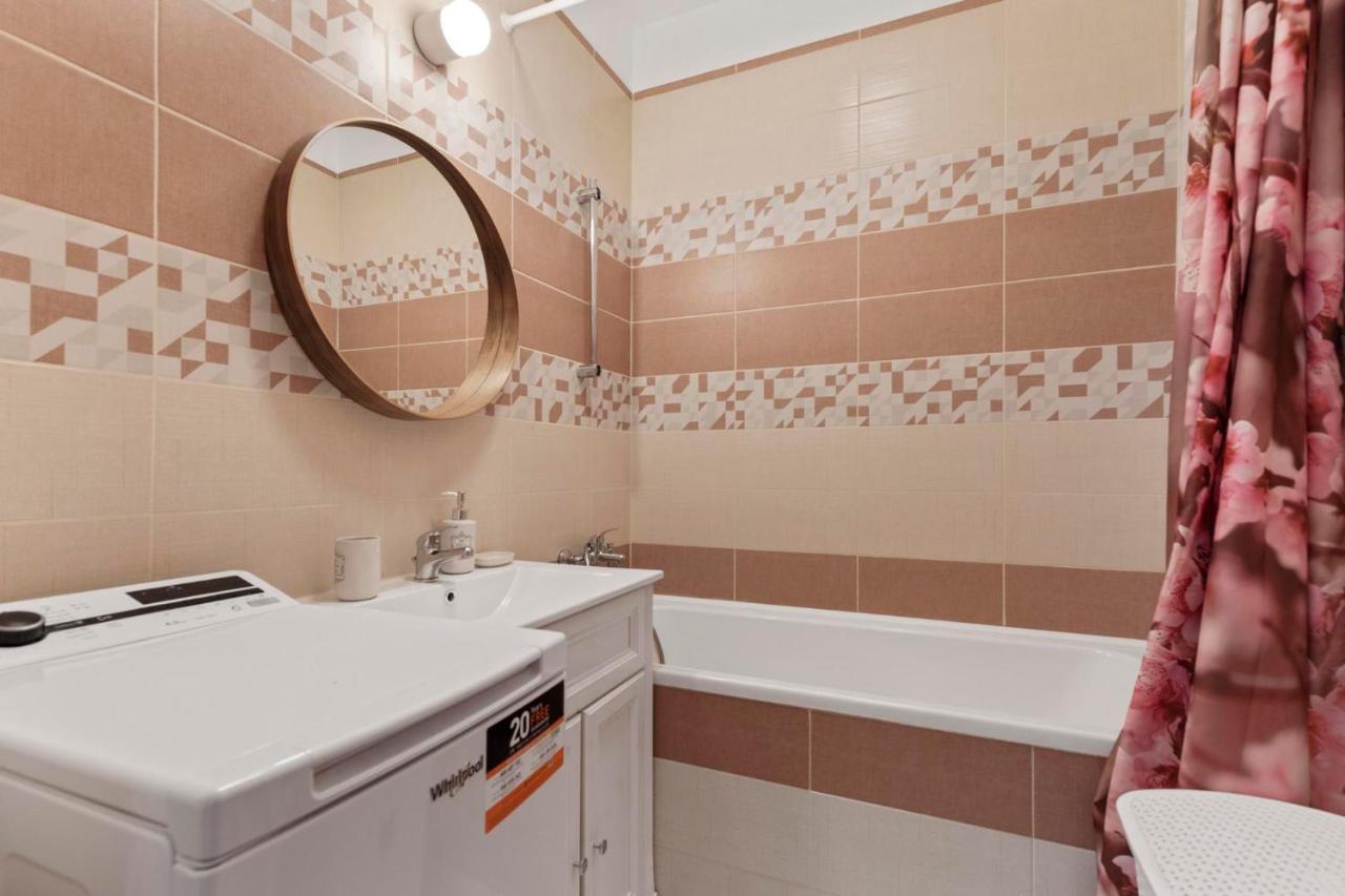 Apartment 20 Minutes From City Center W Netflix, Coffee Or Tea & Parking Μπρατισλάβα Εξωτερικό φωτογραφία