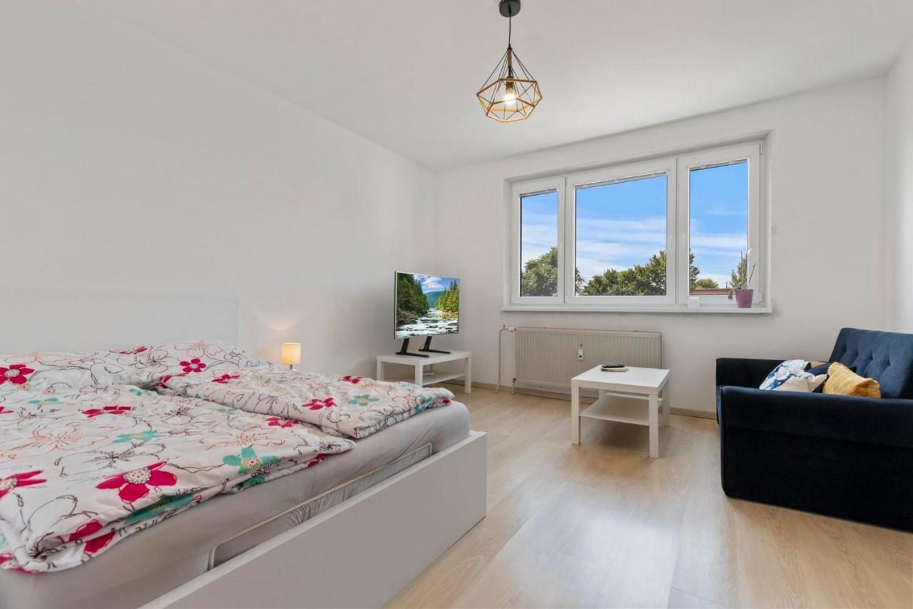 Apartment 20 Minutes From City Center W Netflix, Coffee Or Tea & Parking Μπρατισλάβα Εξωτερικό φωτογραφία